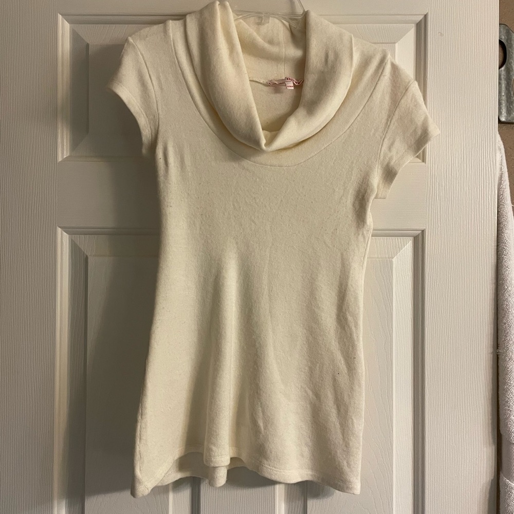 Cream turtleneck blouse slim fit women’s size small